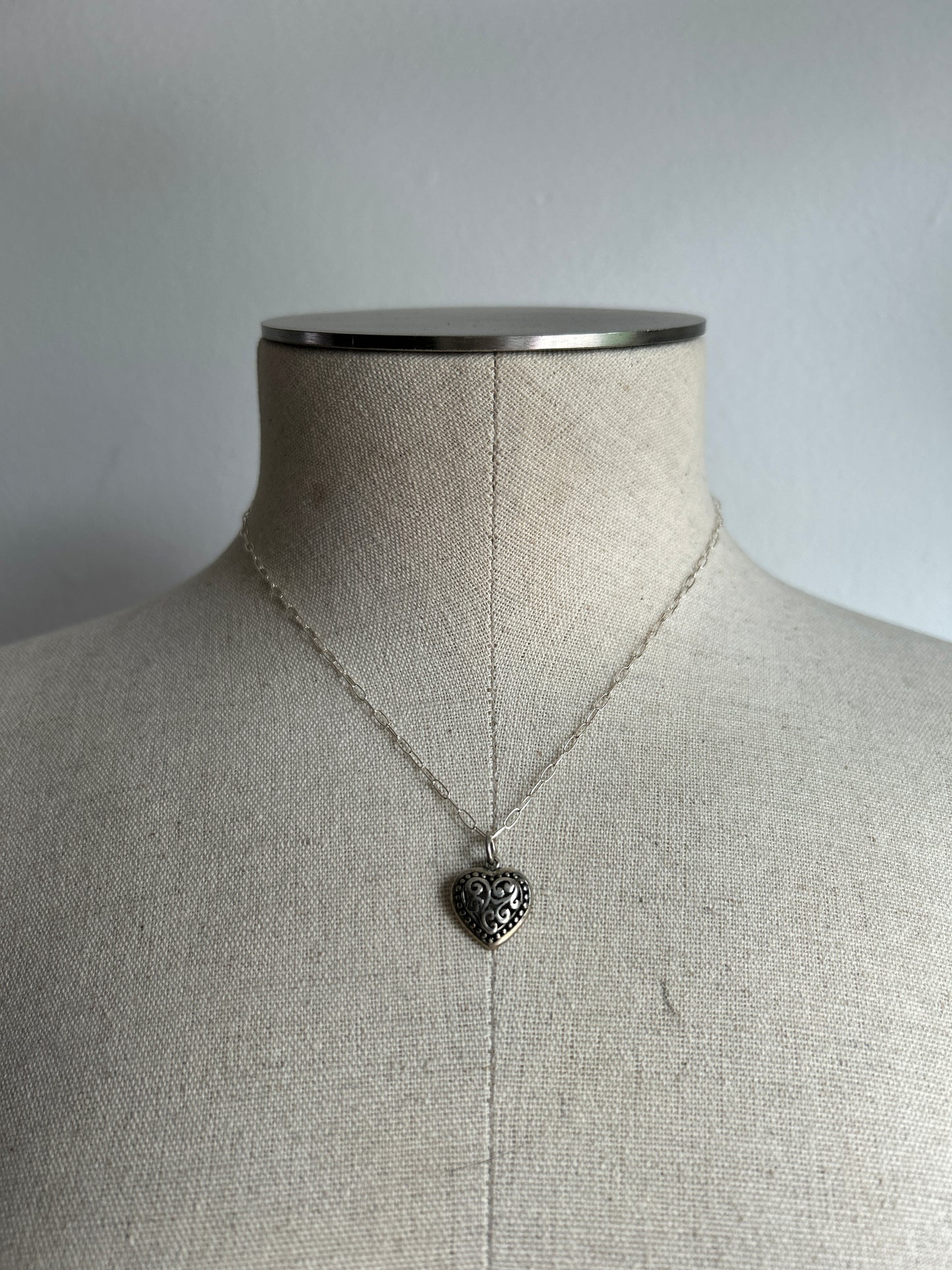 Filigree Tiny Heart Flat Necklace