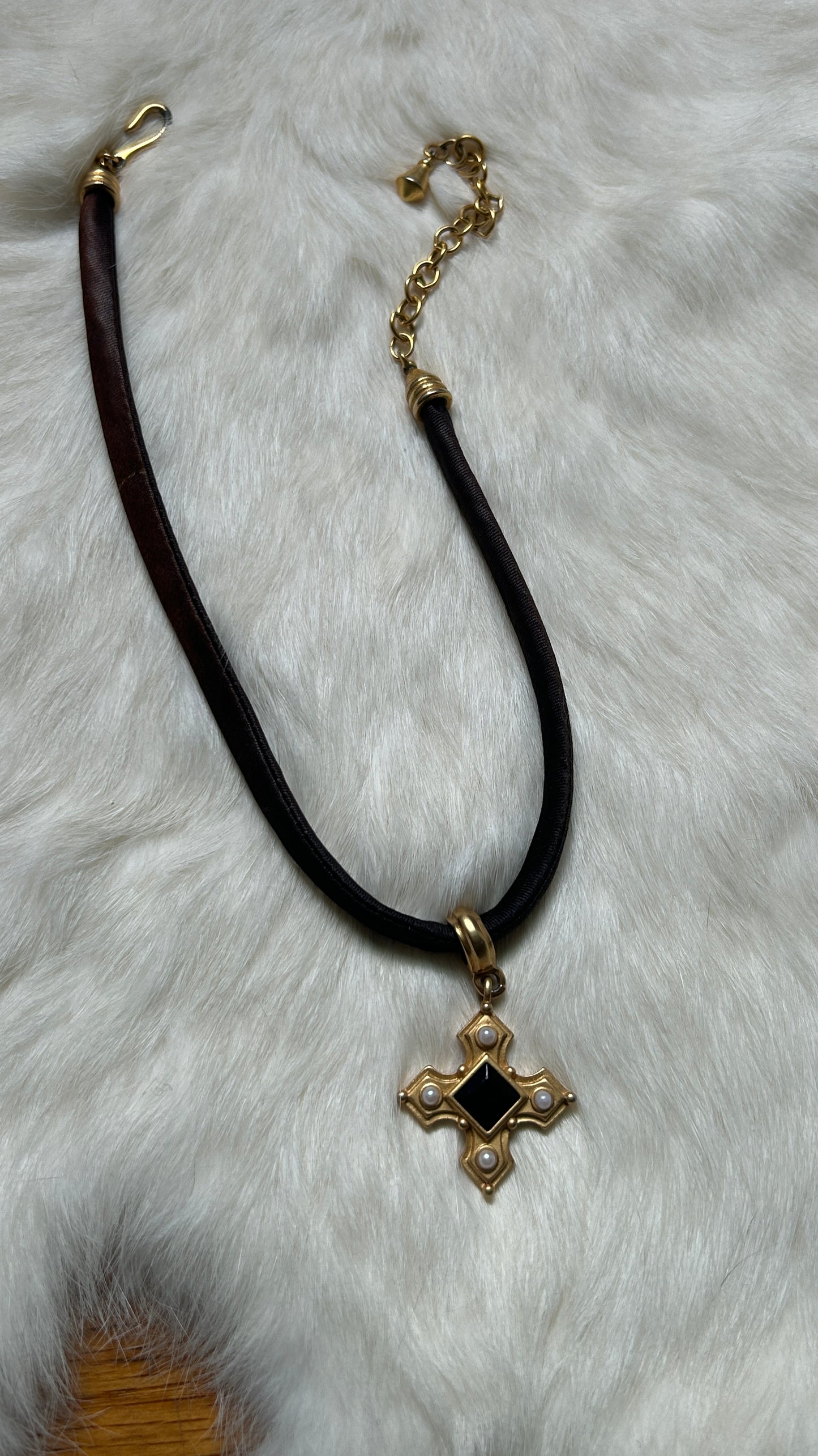 Cross Choker