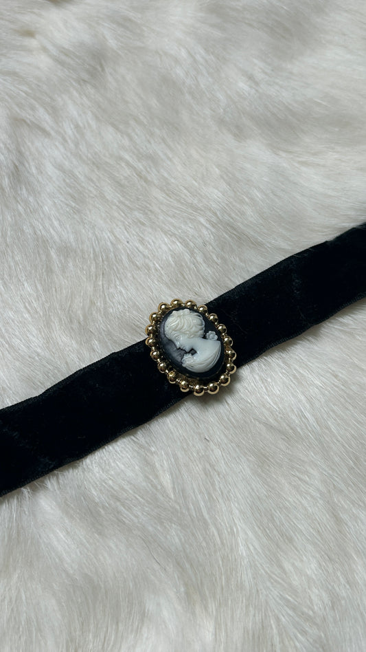Silhouette Choker